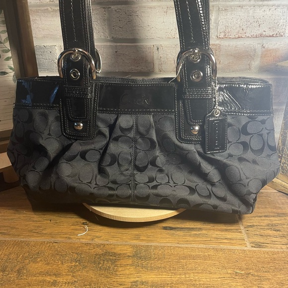 Coach Purse!!! - Picture 3 of 6